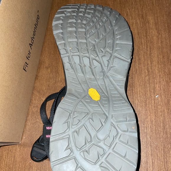 Women’s Double Strap Updraft Chacos - Picture 5 of 6